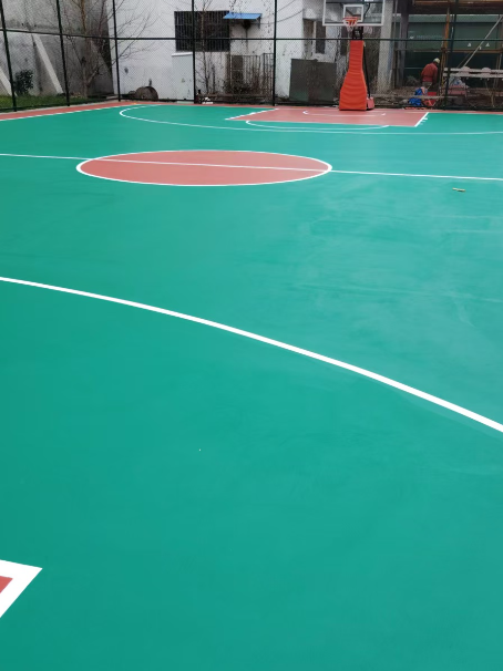永城 球场长期使用易出现地面开裂